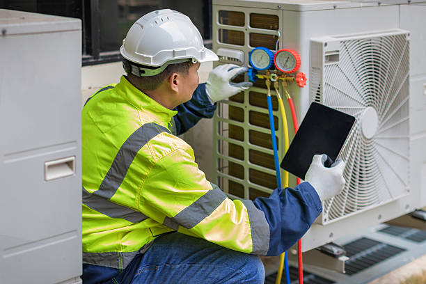 Professional Hvac technician working in De Soto, IL